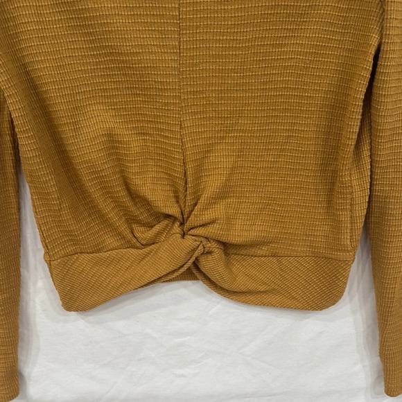 Jessica Simpson Yellow Long Sleeve Puff Sleeve Blouse with Twist Front - Picture 3 of 3